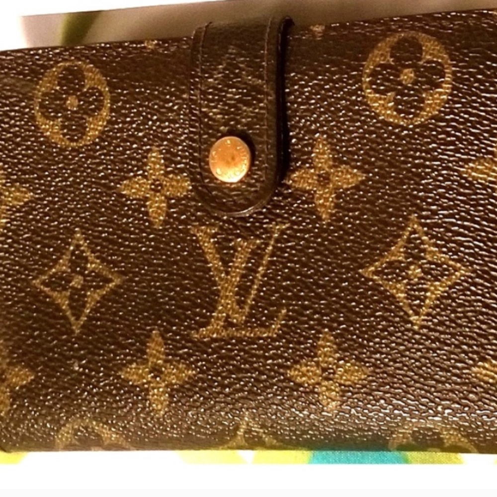 Louis Vuitton French Kiss Lock wallet
